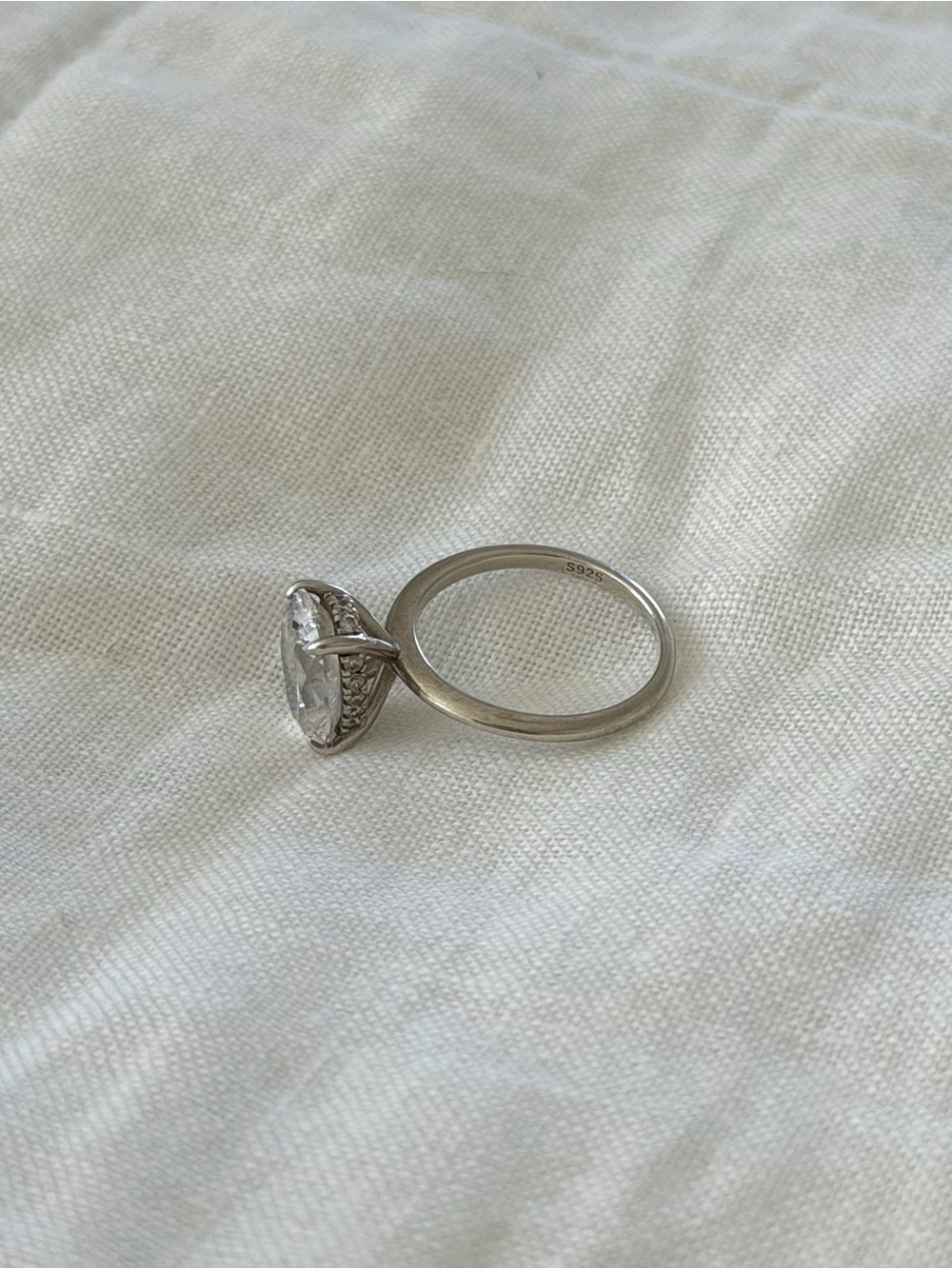 Engagement ring - Picture 3 of 4